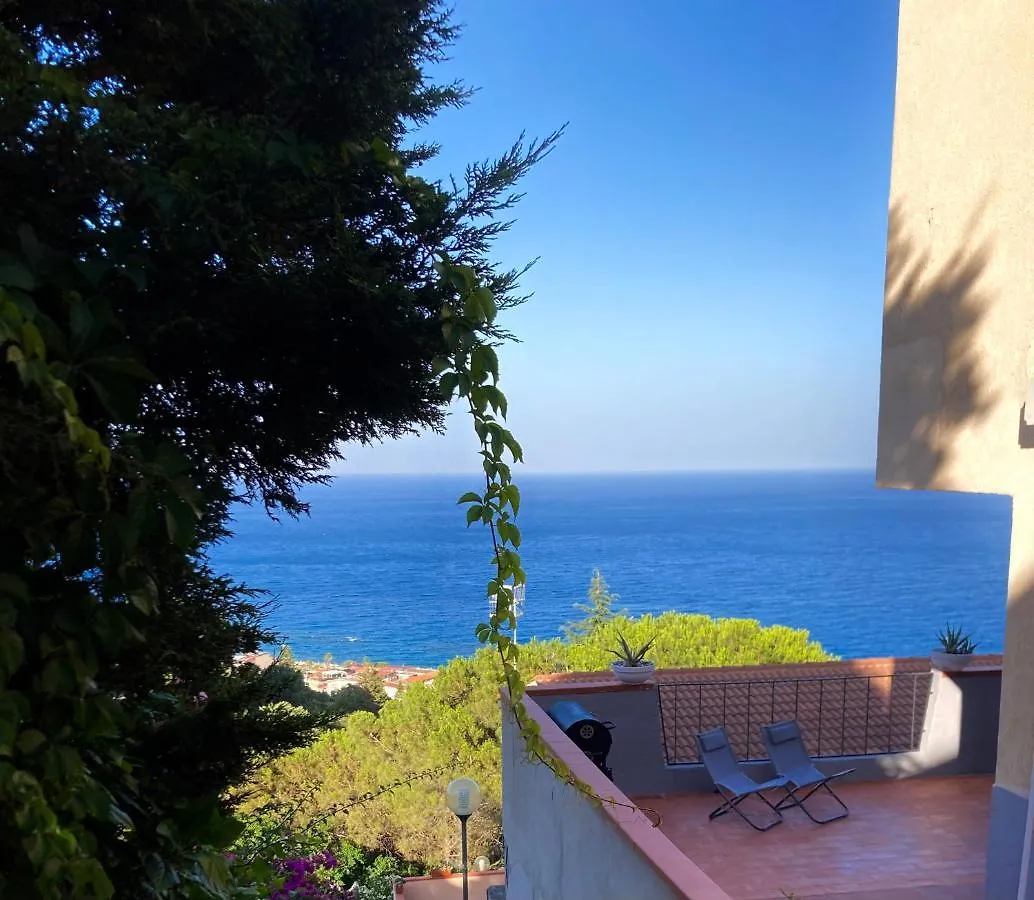 Appartamento Capoalessio SantʼAlessio Siculo Italia